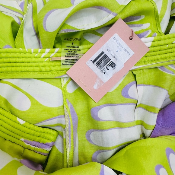 Alexis Devyn Top and Short Set - Picture 14 of 16